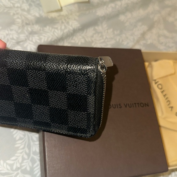 Authentic Louis Vuitton Zippy Coin Purse - Picture 5 of 5